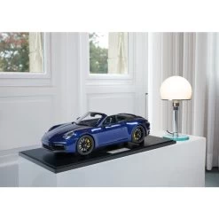 Porsche 911 (992) Carrera 4S Cabriolet - 2020 - Gentian Blue Metallic 1/8 -Racing Toy Store porsche 911 992 carrera 4s cabriolet 2020 gentian blue metallic 1 8 11