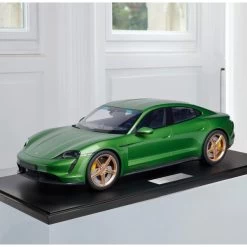 Porsche Taycan Turbo S - 2020 - Metallic Mamba Green 1/8